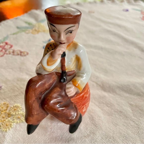 Vintage Asian Man Sitting on Barrel Figurine. Occupied Japan. 5"H x 4"W - Picture 16 of 16